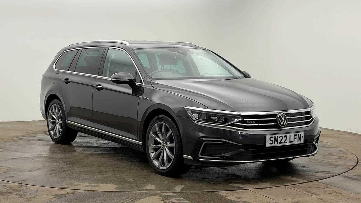 Main listing image - Volkswagen Passat GTE