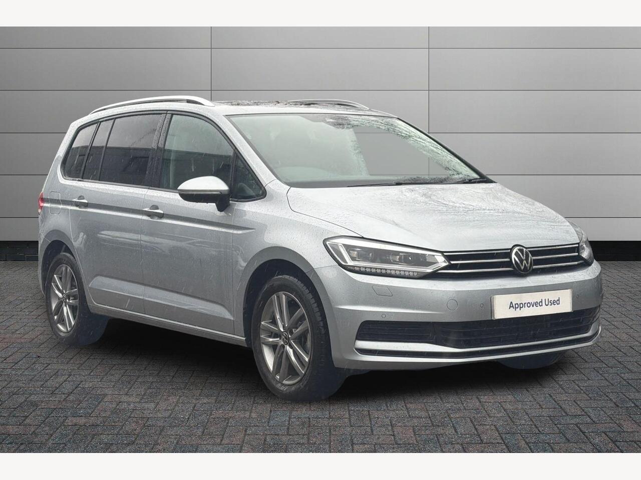Main listing image - Volkswagen Touran