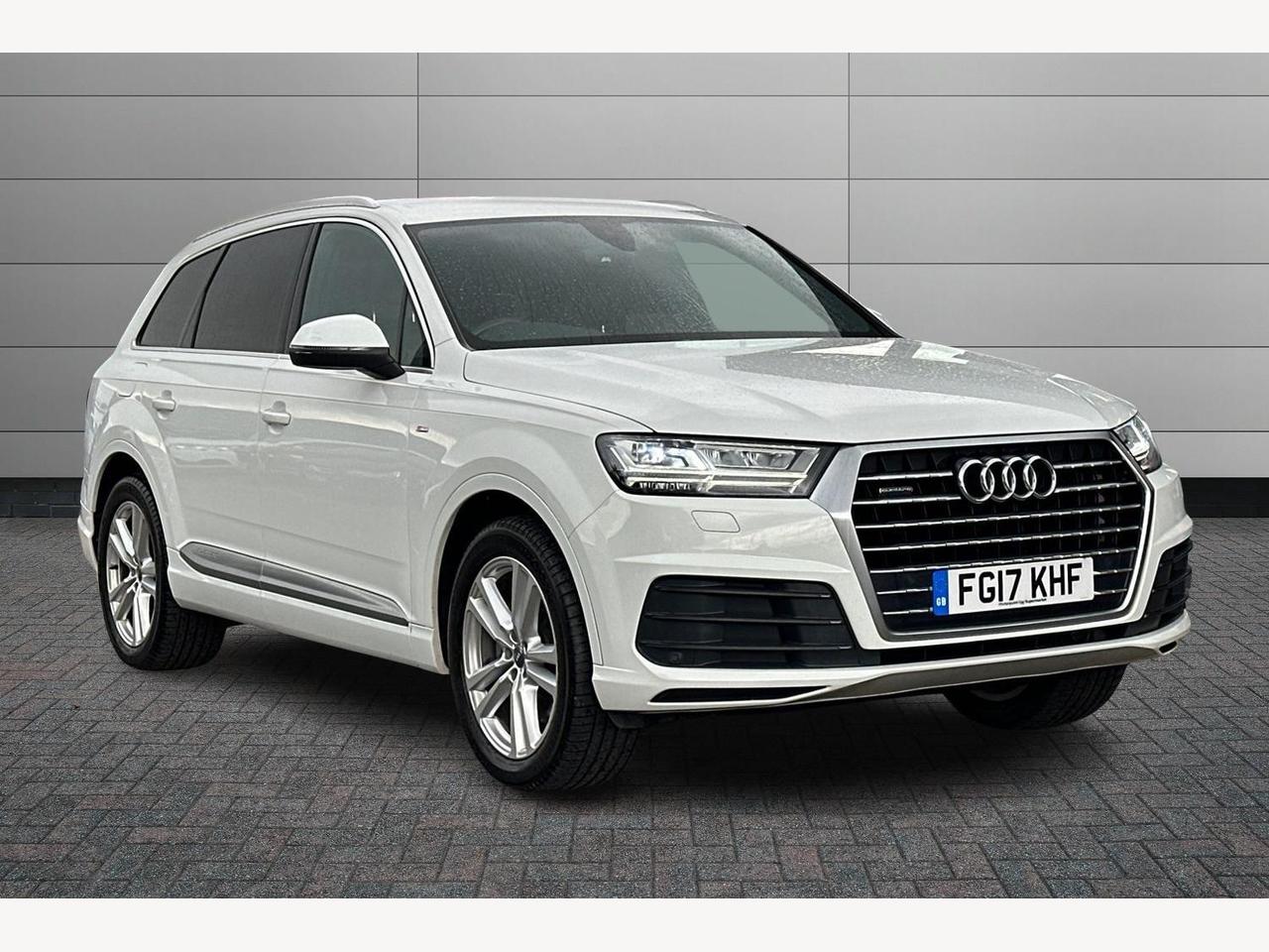 Main listing image - Audi Q7