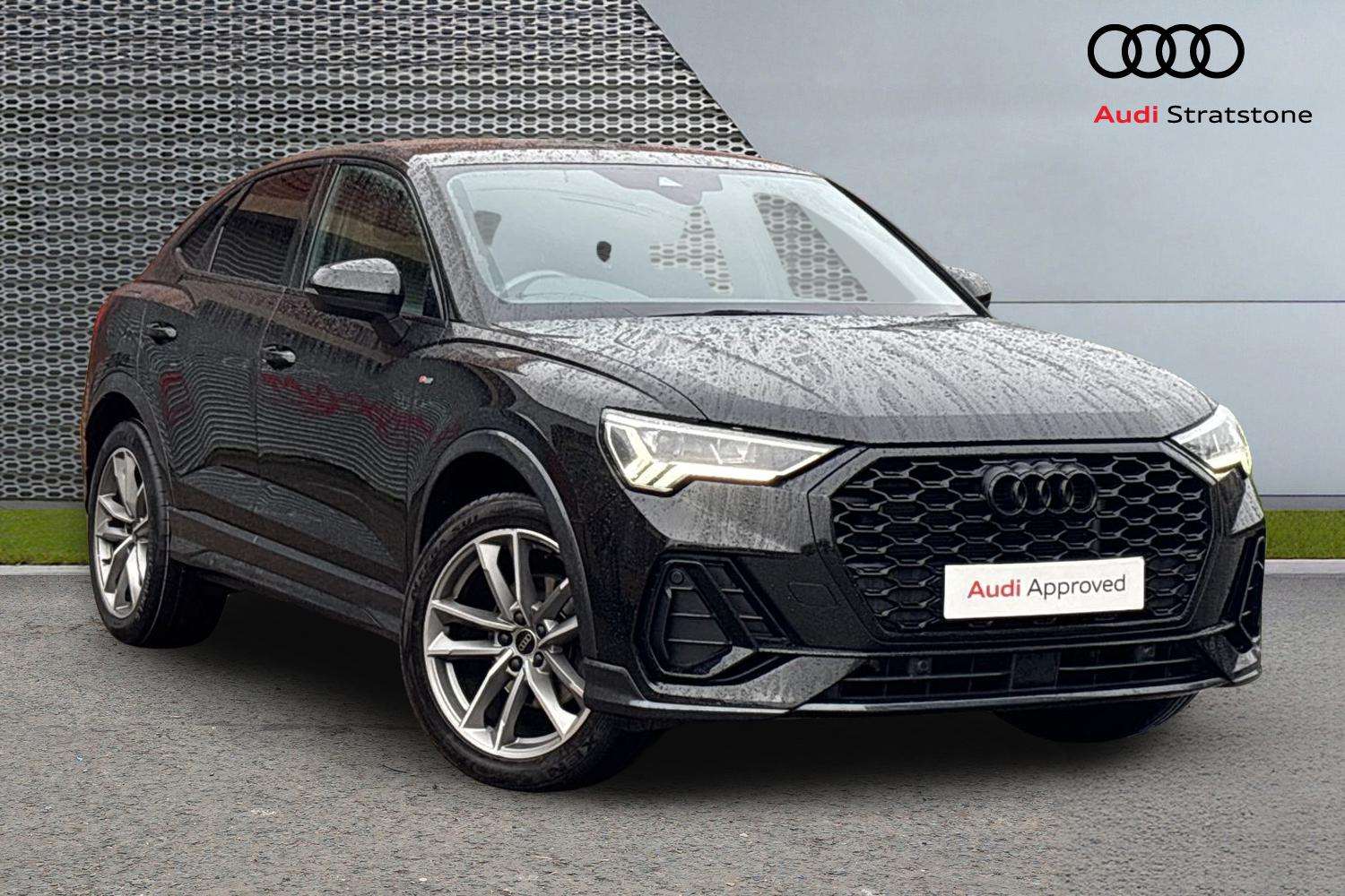 Main listing image - Audi Q3