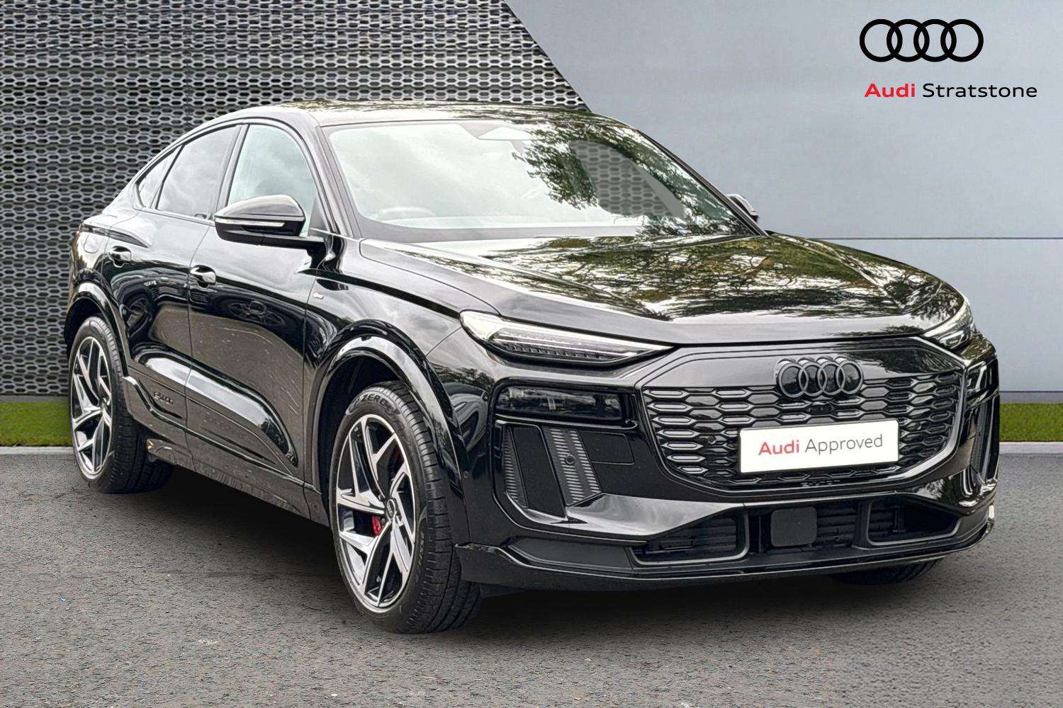 Main listing image - Audi Q6 e-tron