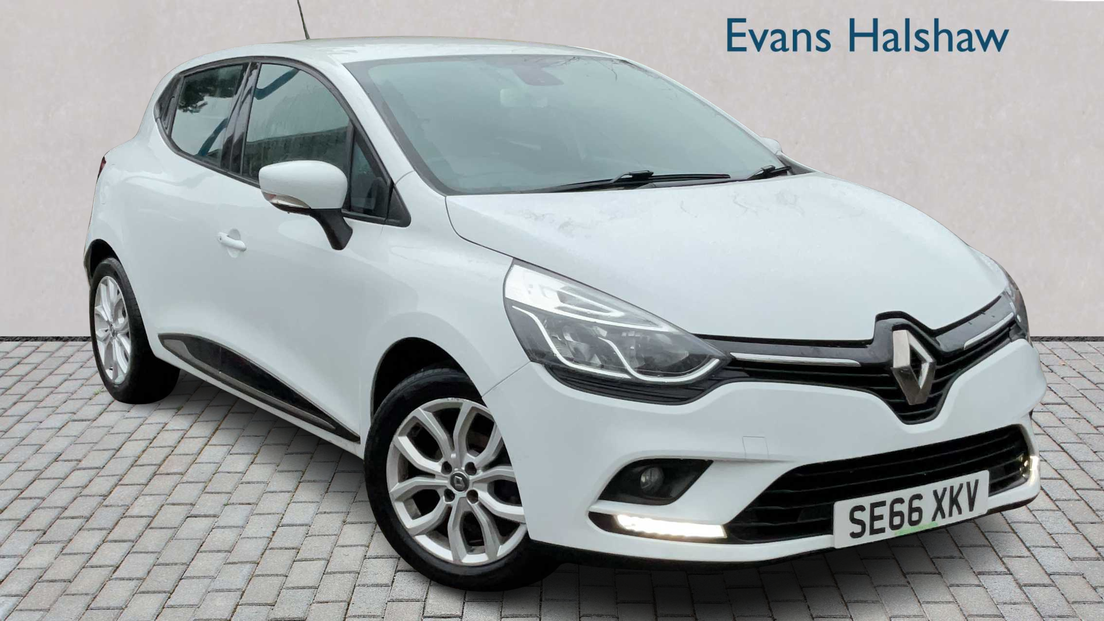 Main listing image - Renault Clio