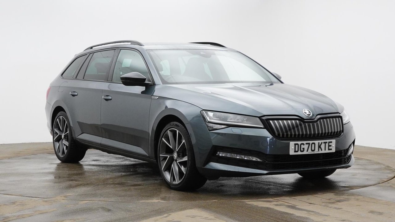 Main listing image - Skoda Superb Estate