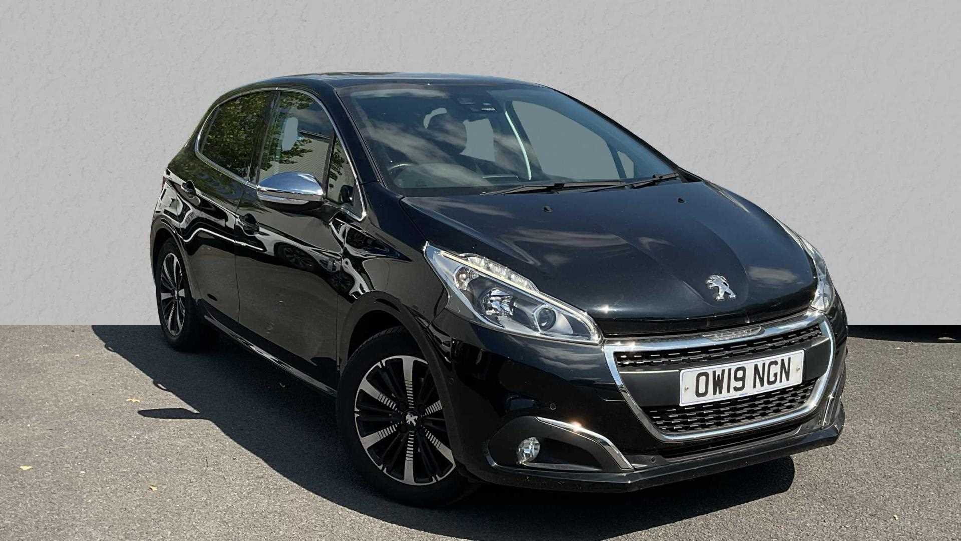 Main listing image - Peugeot 208