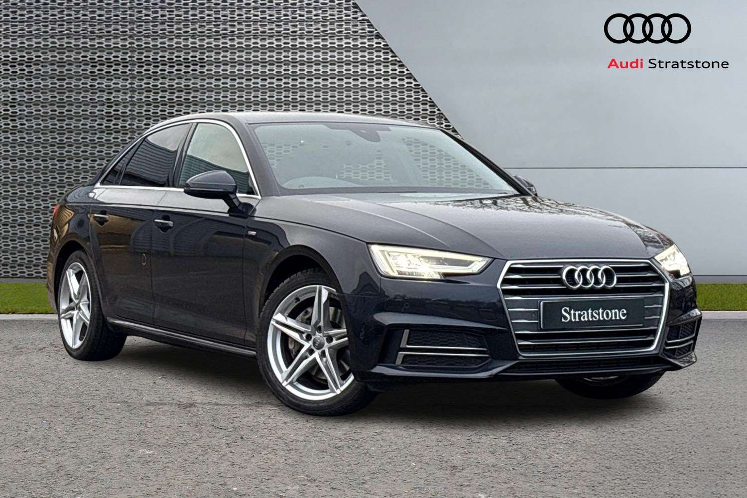 Main listing image - Audi A4