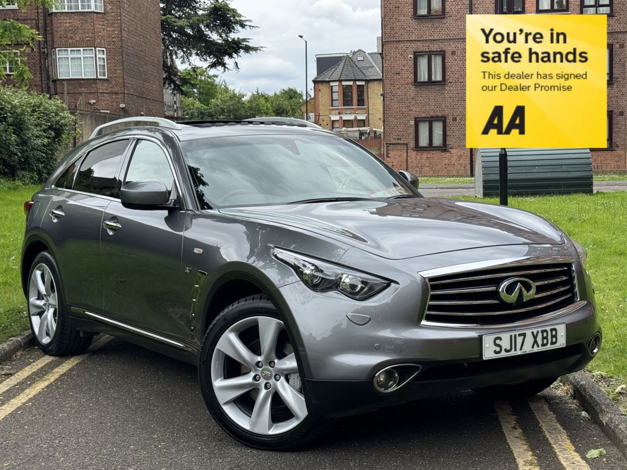 Main listing image - Infiniti QX70