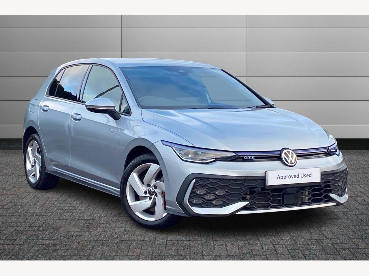Main listing image - Volkswagen Golf GTE
