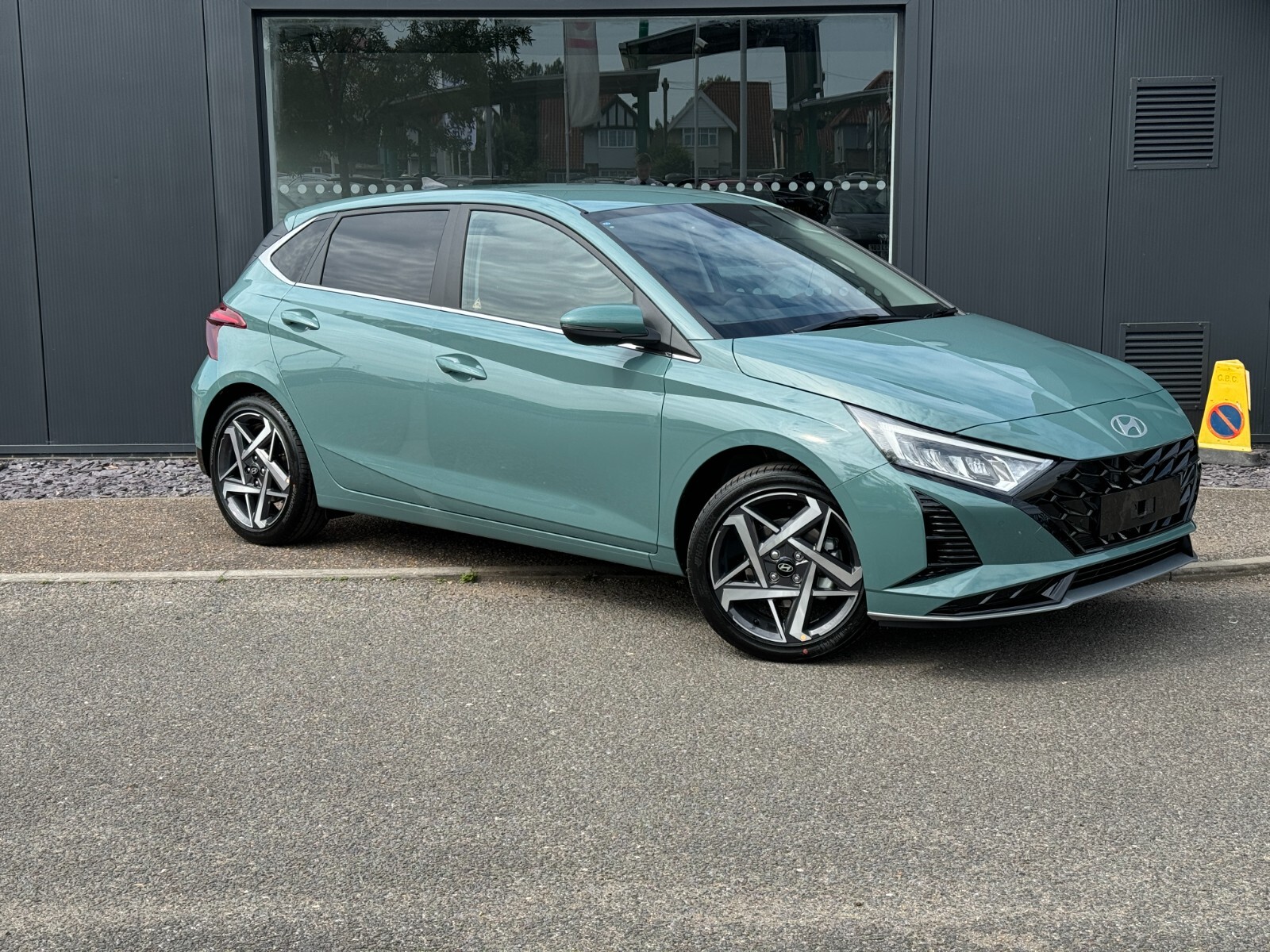 Main listing image - Hyundai i20