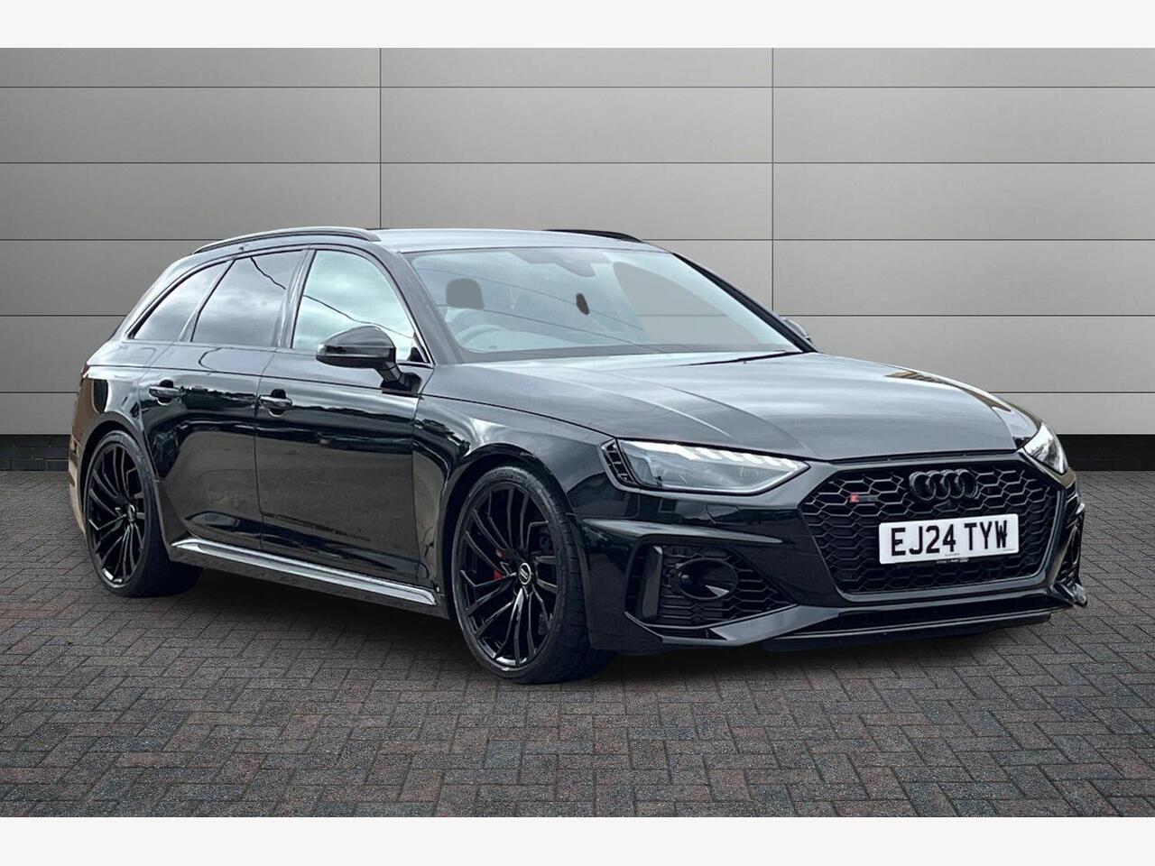 Main listing image - Audi RS4