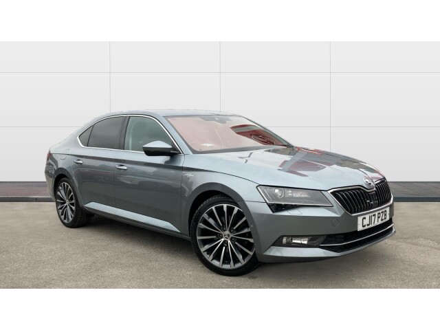 Main listing image - Skoda Superb