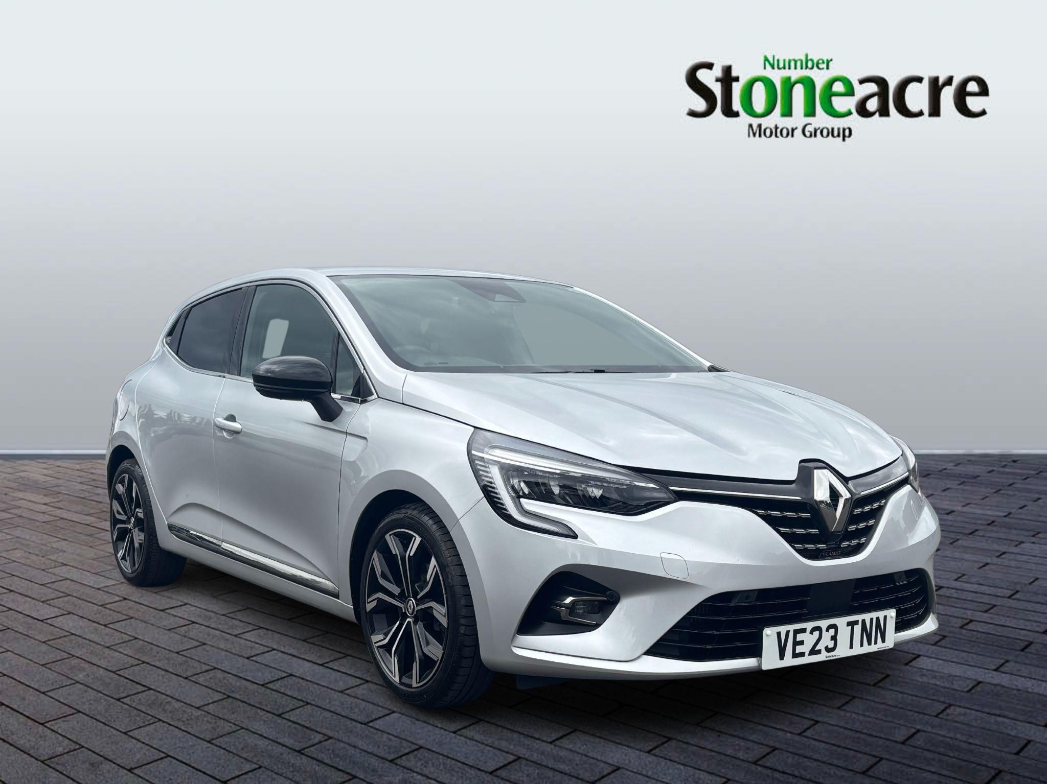 Main listing image - Renault Clio