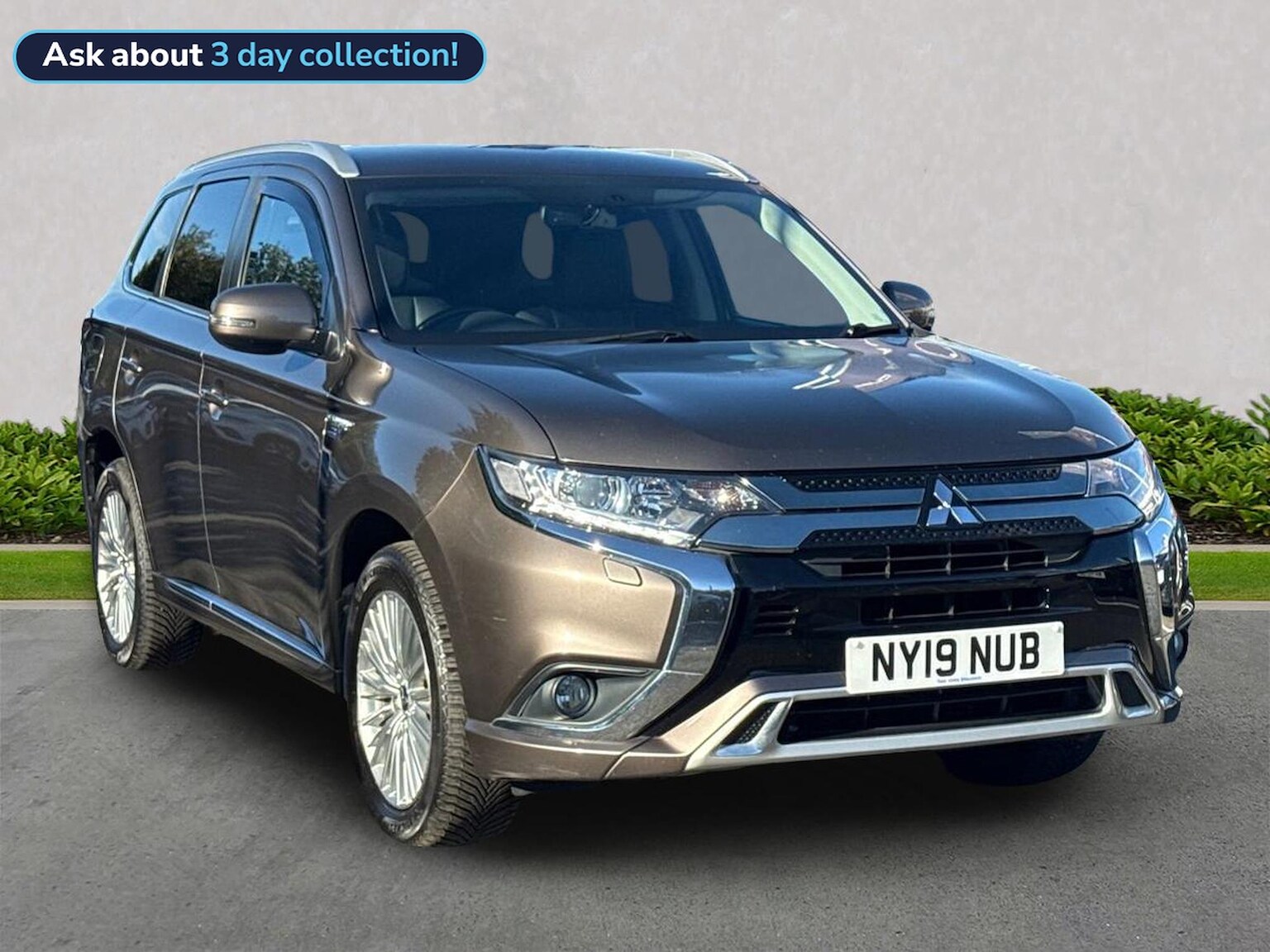Main listing image - Mitsubishi Outlander