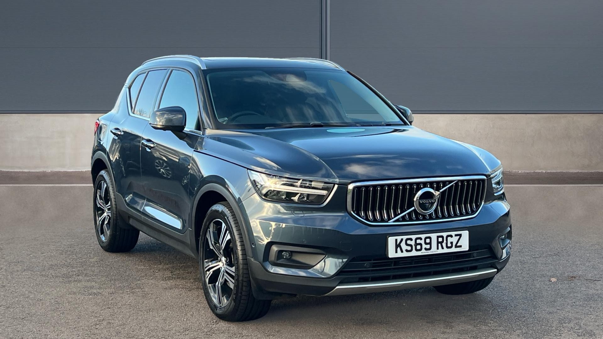 Main listing image - Volvo XC40