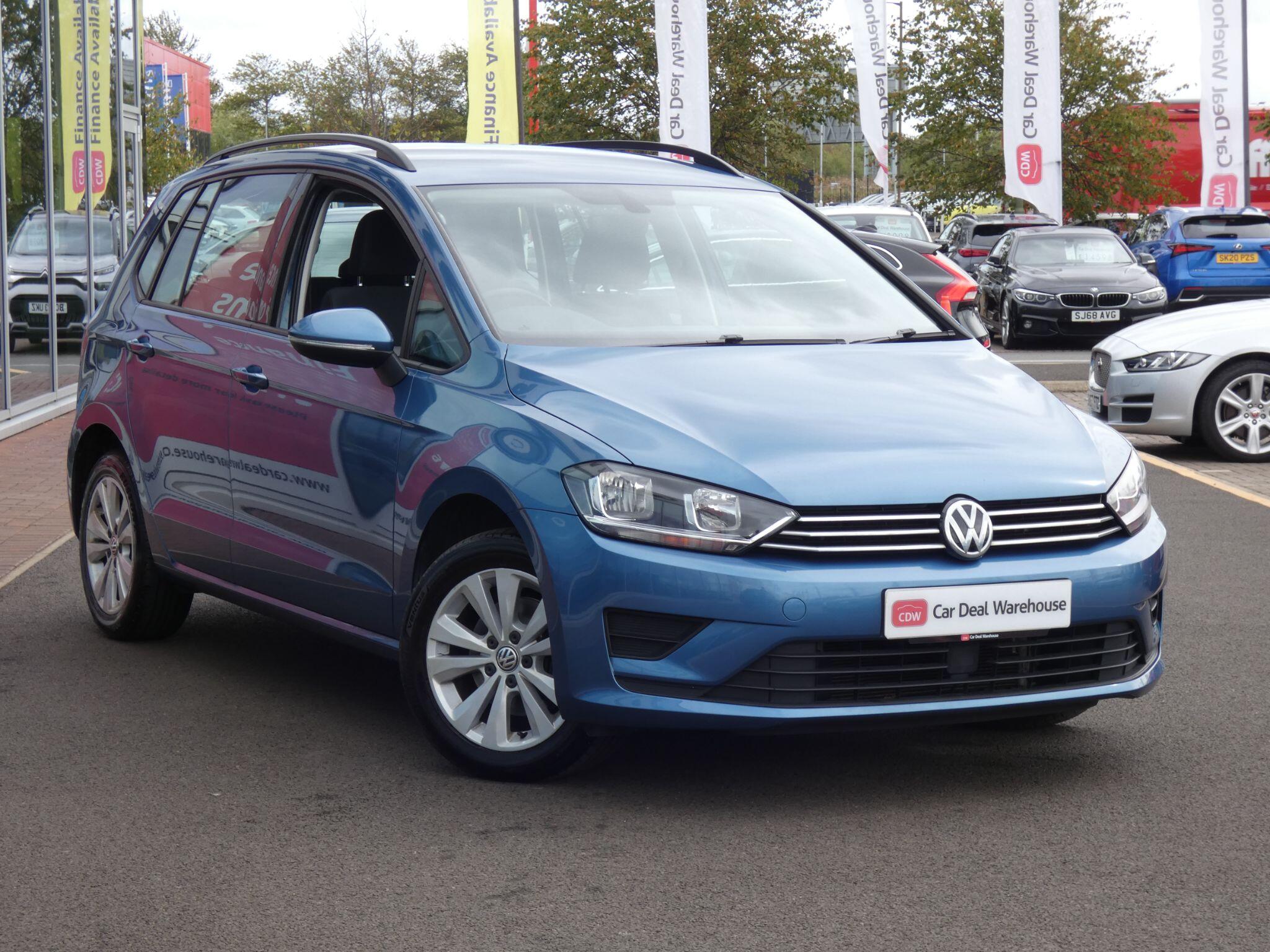Main listing image - Volkswagen Golf SV