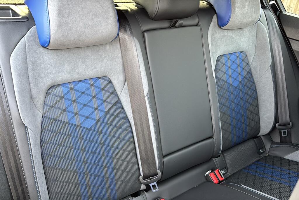 Main listing image - Volkswagen Golf R