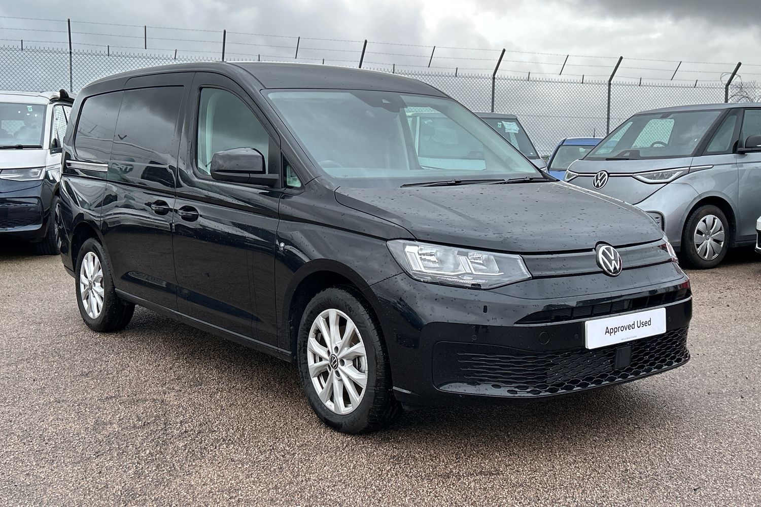 Main listing image - Volkswagen Caddy Maxi