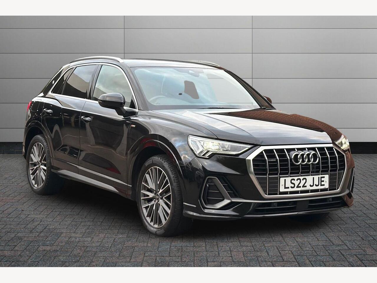 Main listing image - Audi Q3