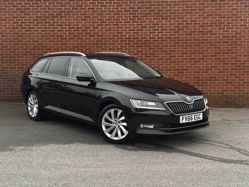 Main listing image - Skoda Superb Estate