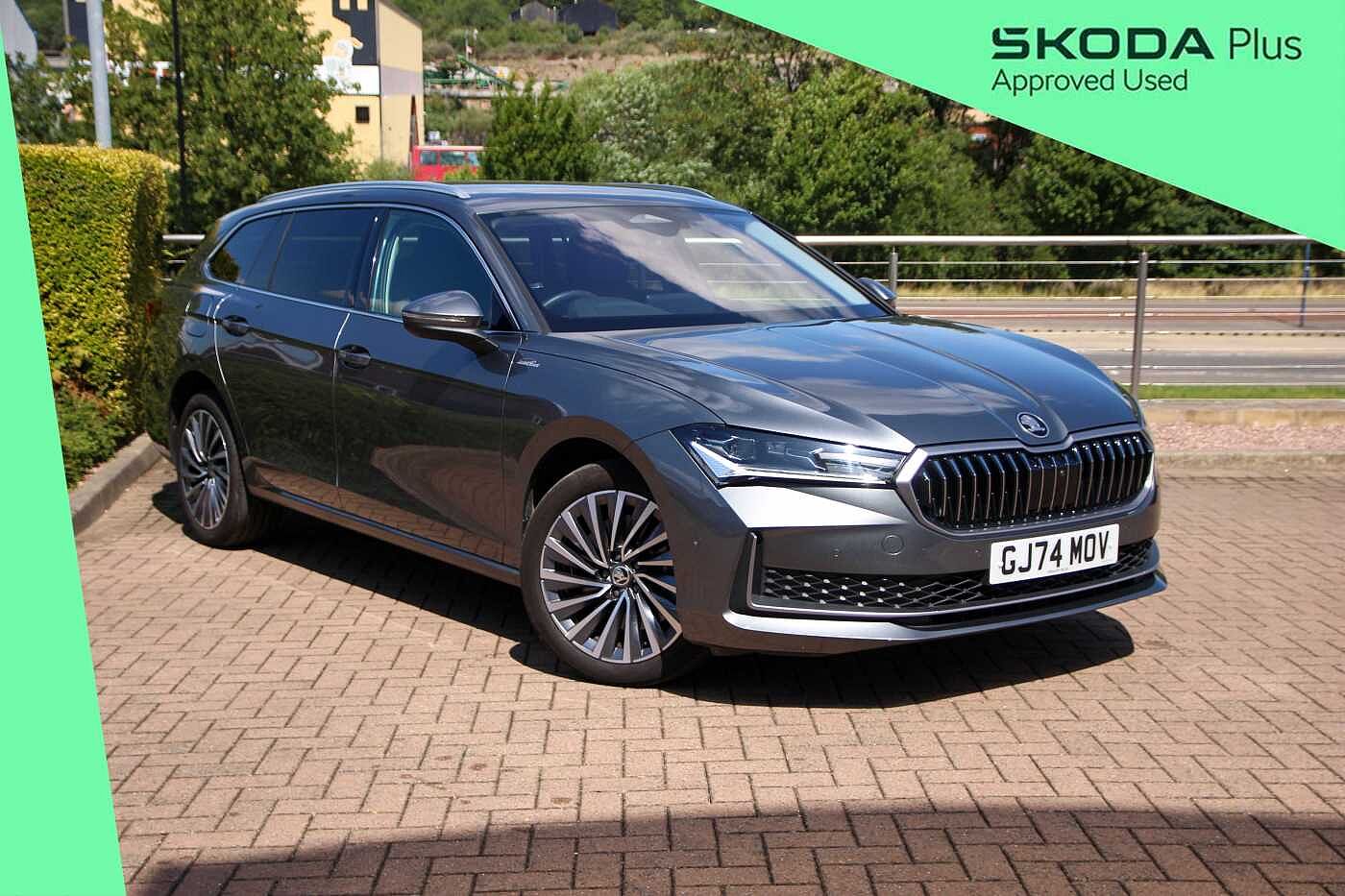 Main listing image - Skoda Superb Estate