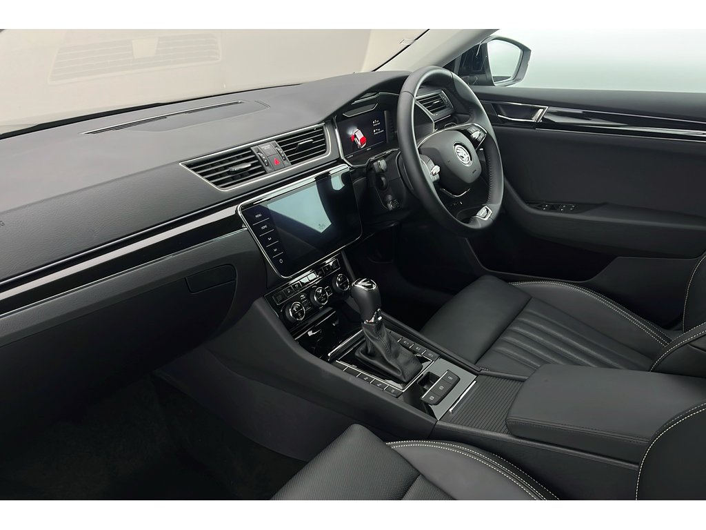Main listing image - Skoda Superb Estate