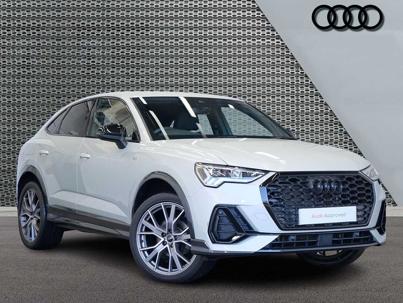 Main listing image - Audi Q3