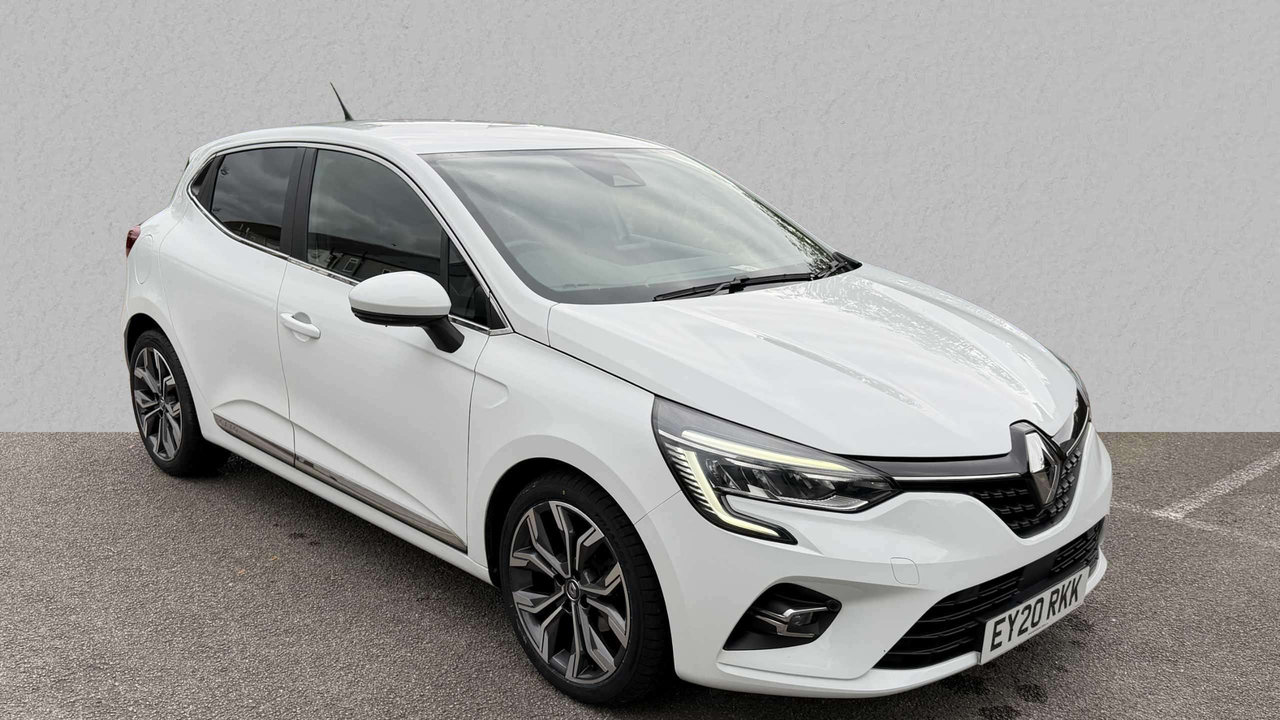 Main listing image - Renault Clio