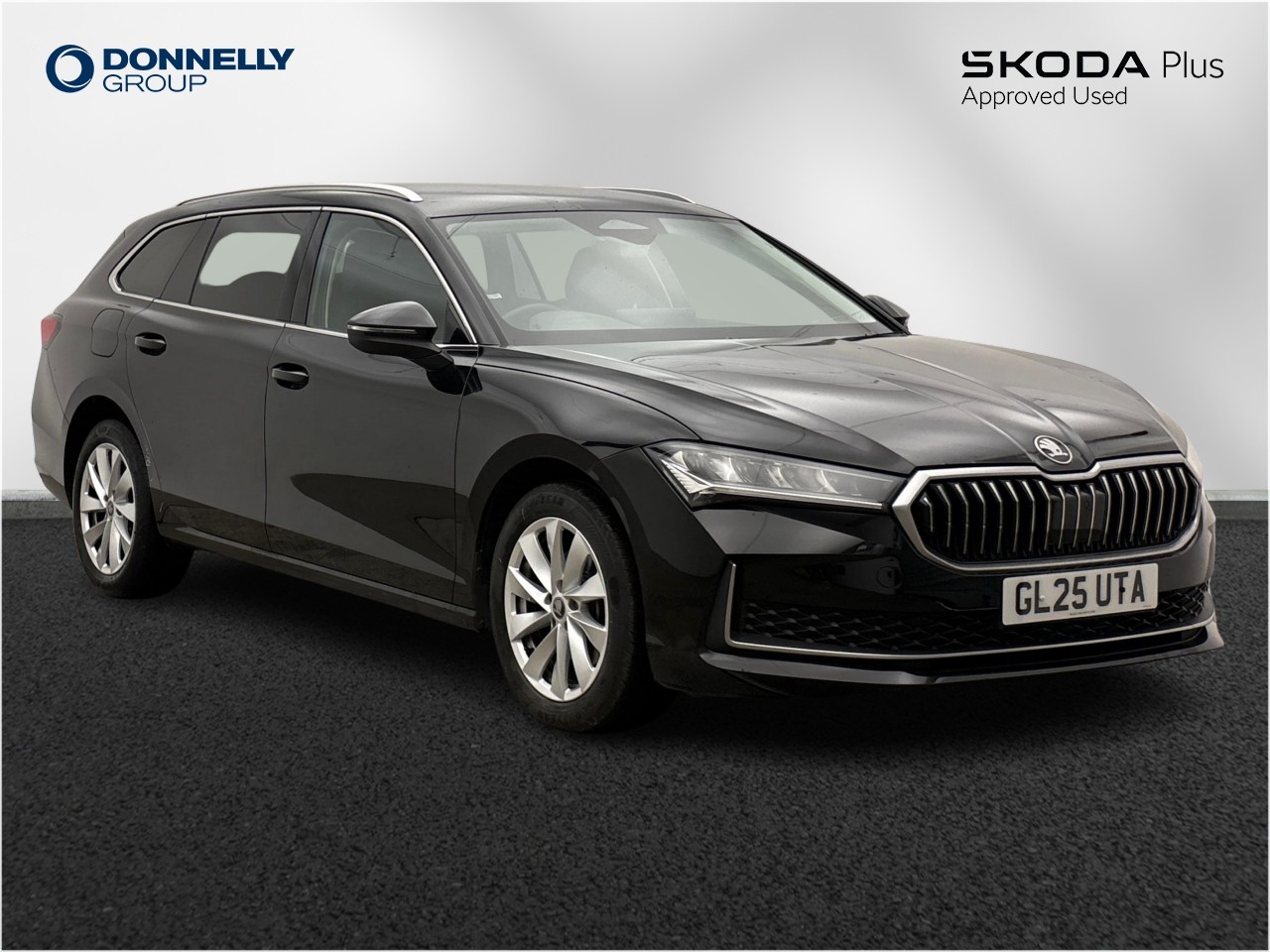 Main listing image - Skoda Superb