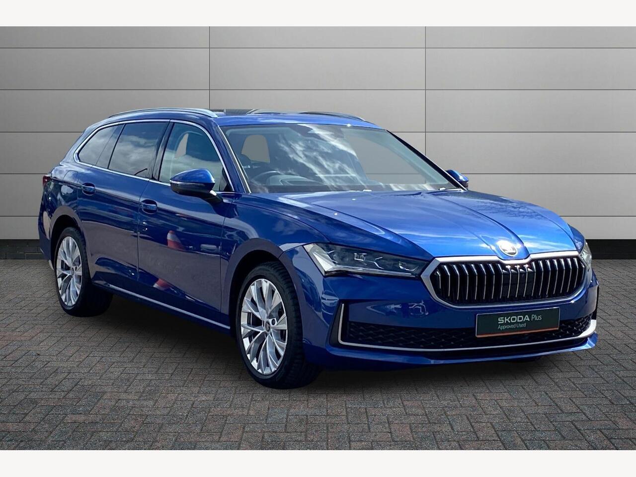 Main listing image - Skoda Superb Estate