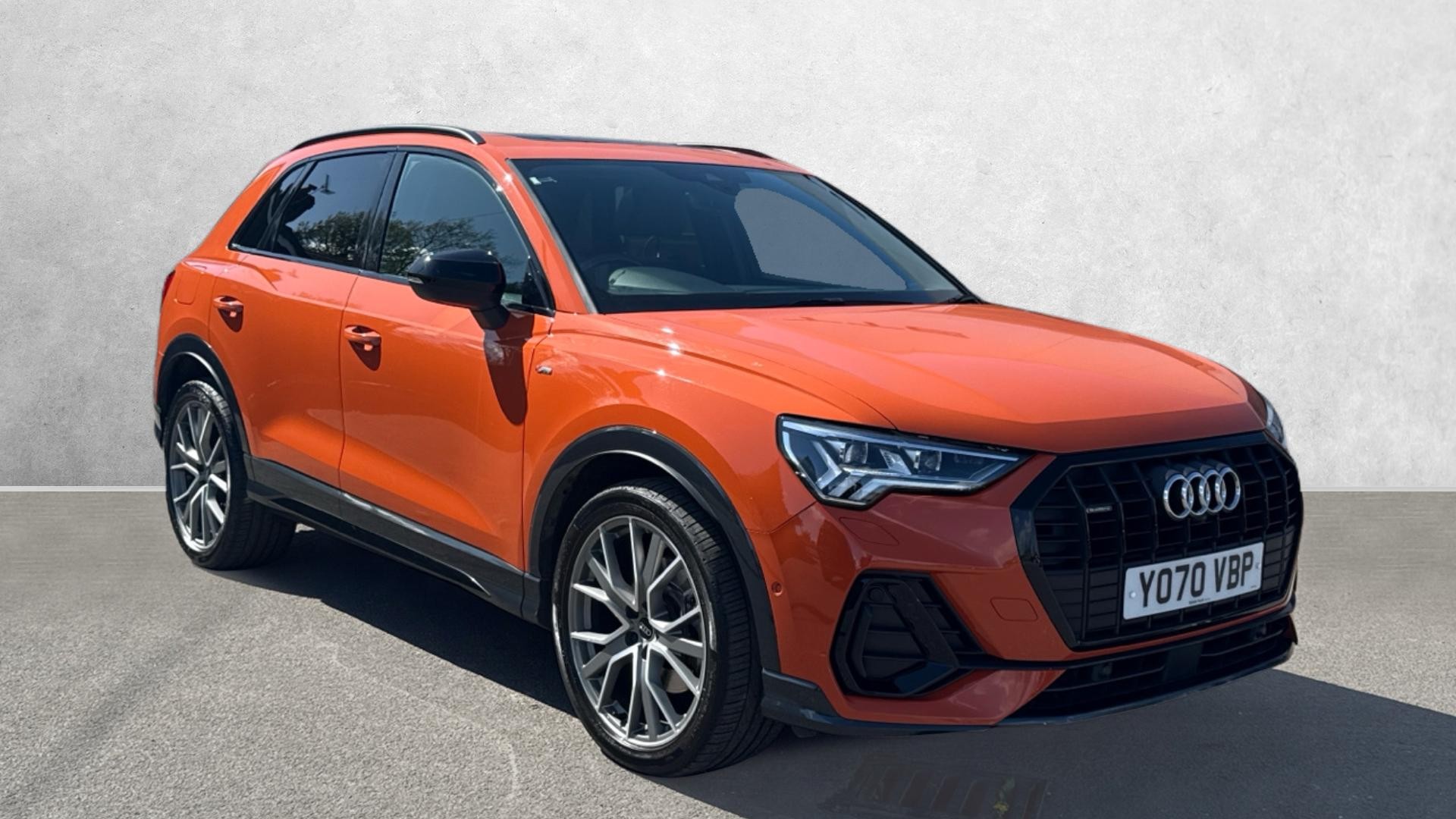 Main listing image - Audi Q3