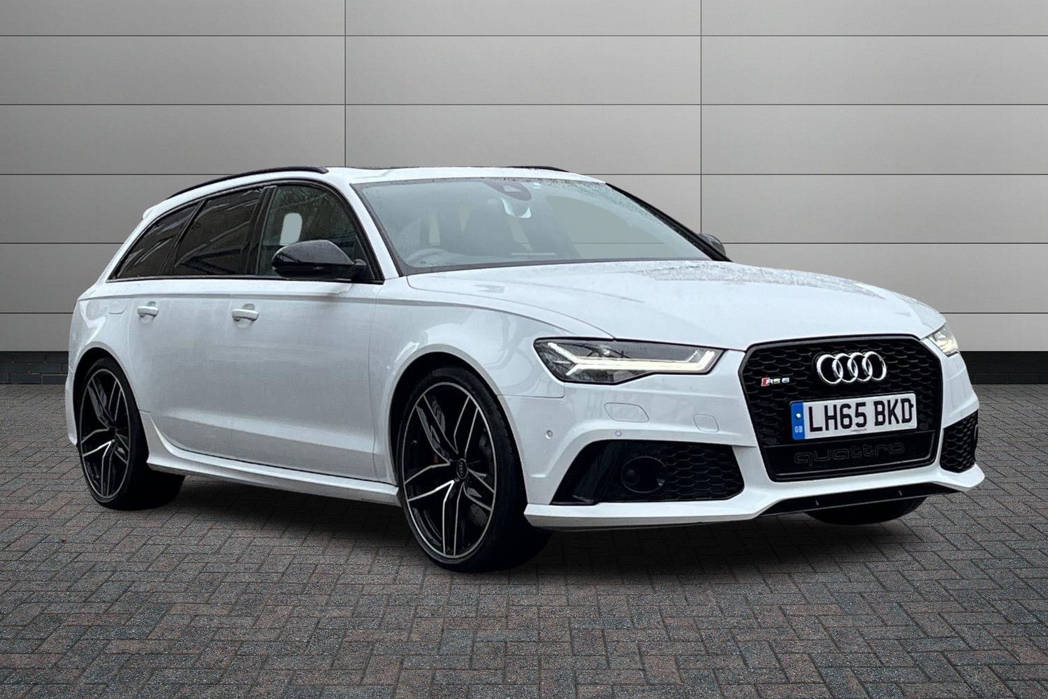 Main listing image - Audi RS6