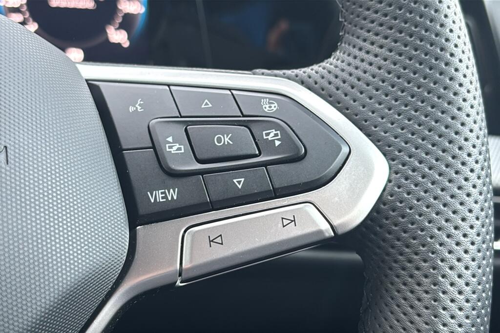 Main listing image - Volkswagen Golf Estate