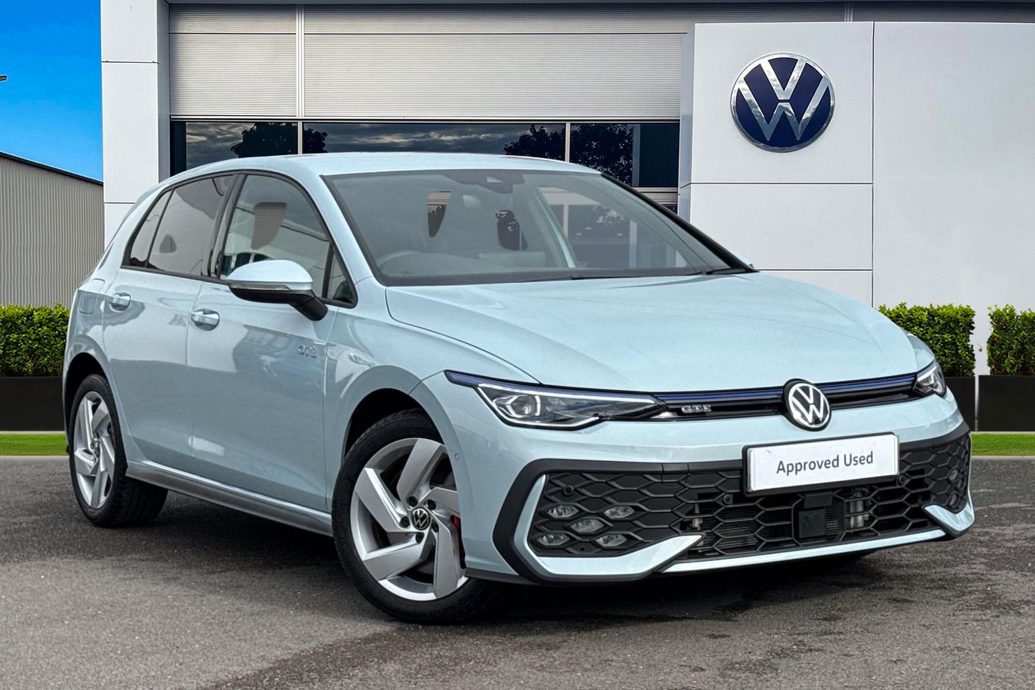 Main listing image - Volkswagen Golf GTE
