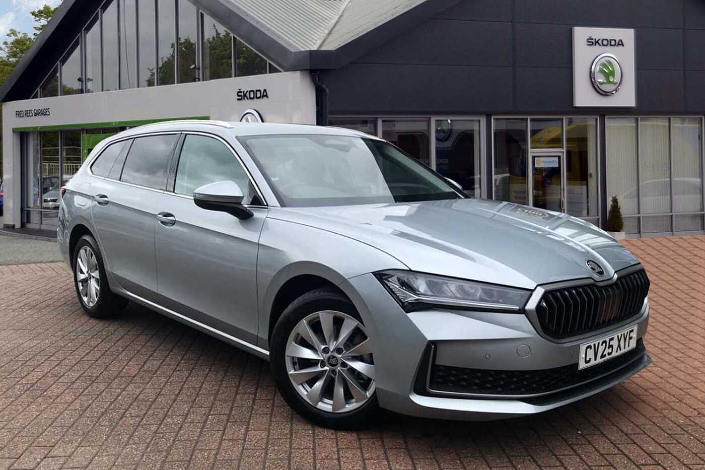 Main listing image - Skoda Superb Estate