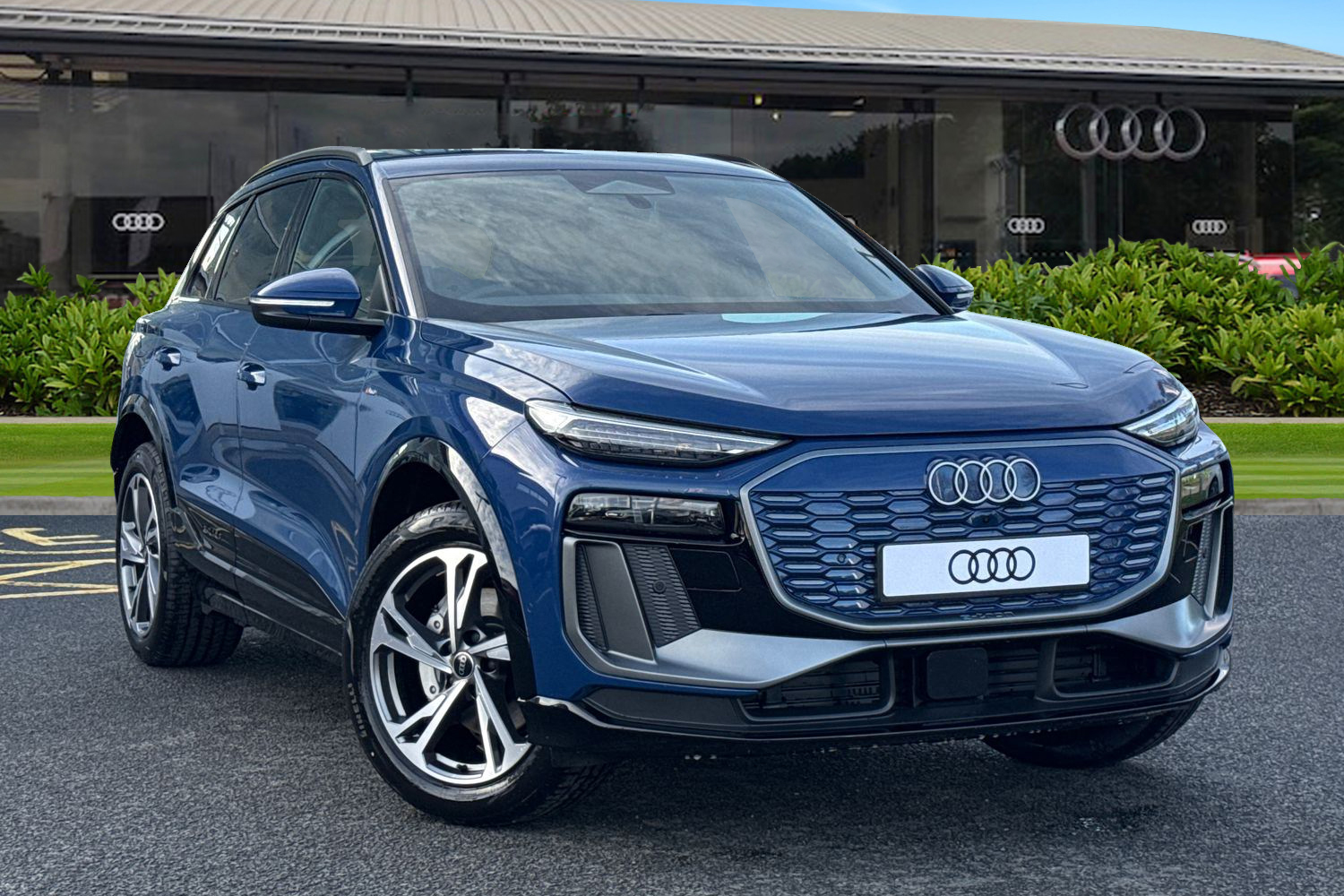 Main listing image - Audi Q6