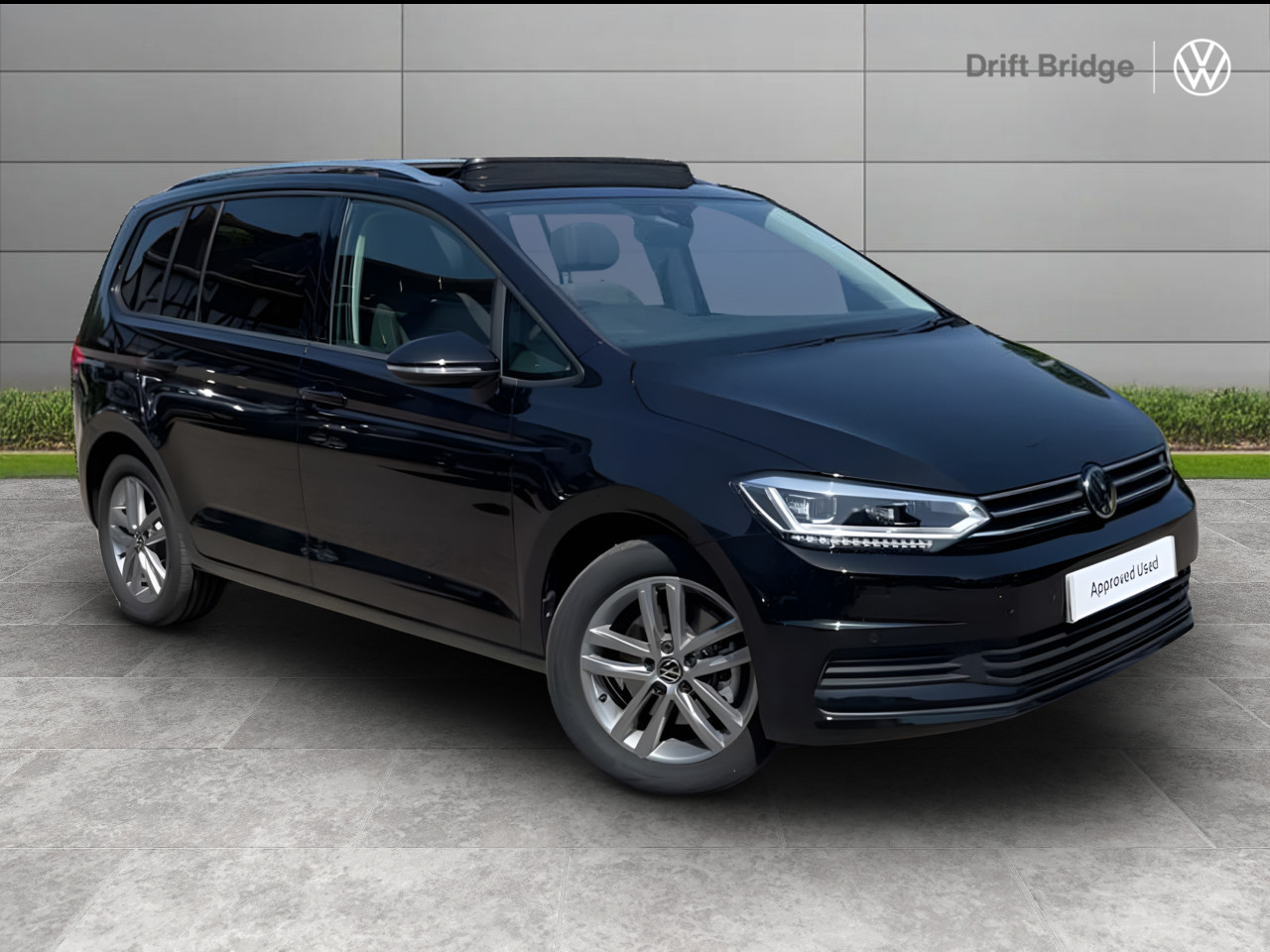 Main listing image - Volkswagen Touran