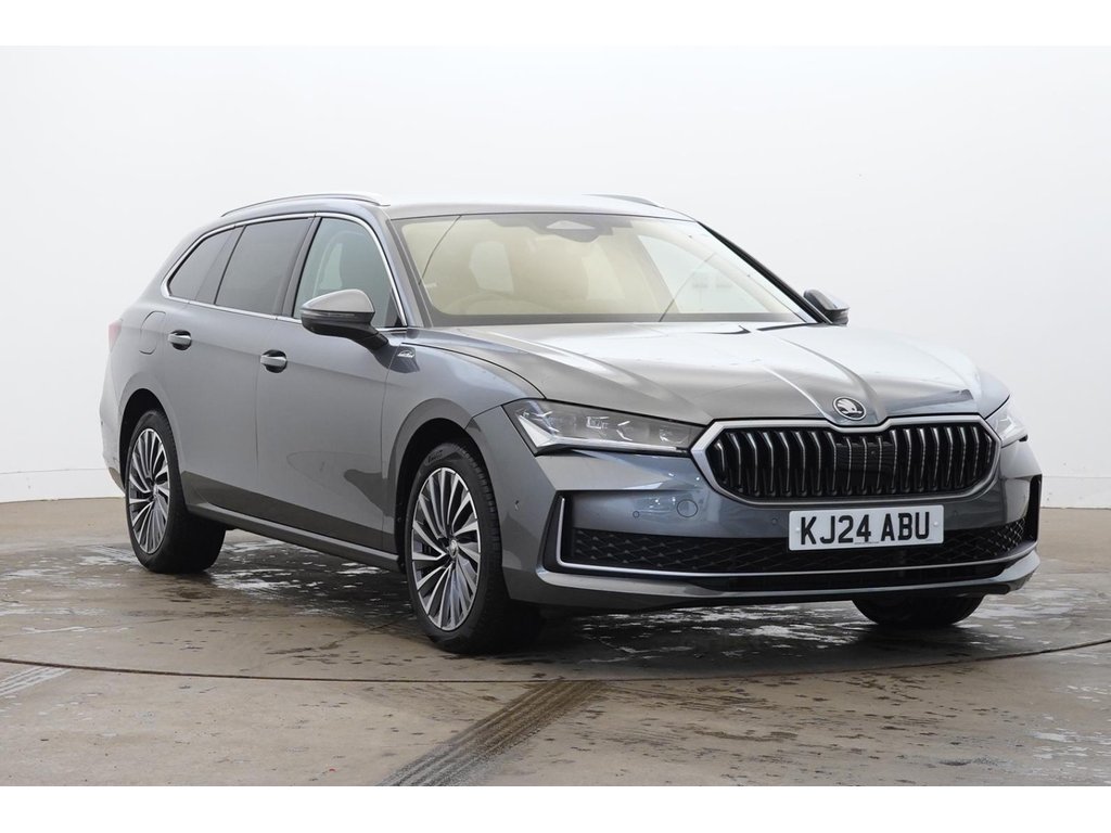 Main listing image - Skoda Superb Estate