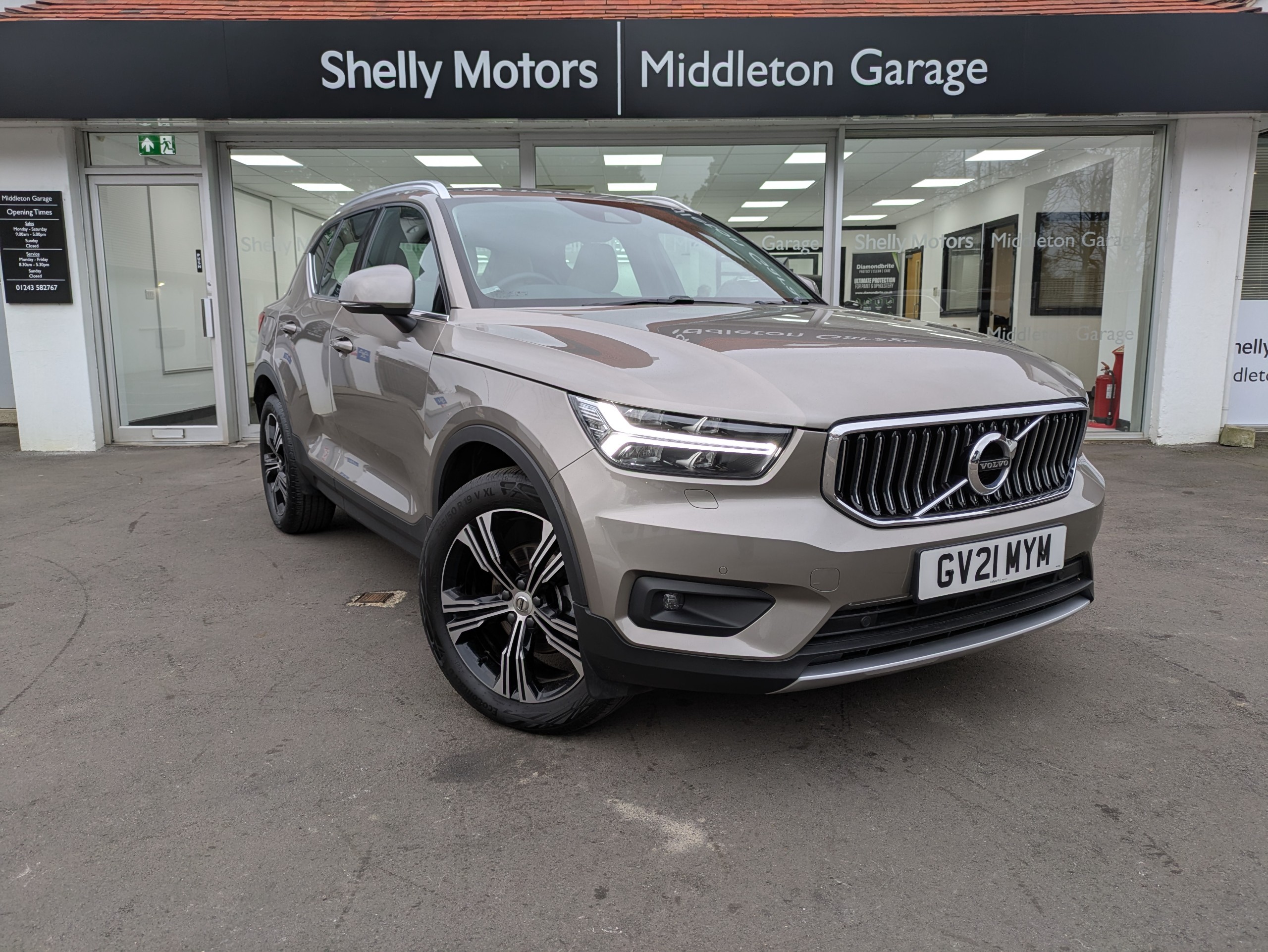 Main listing image - Volvo XC40