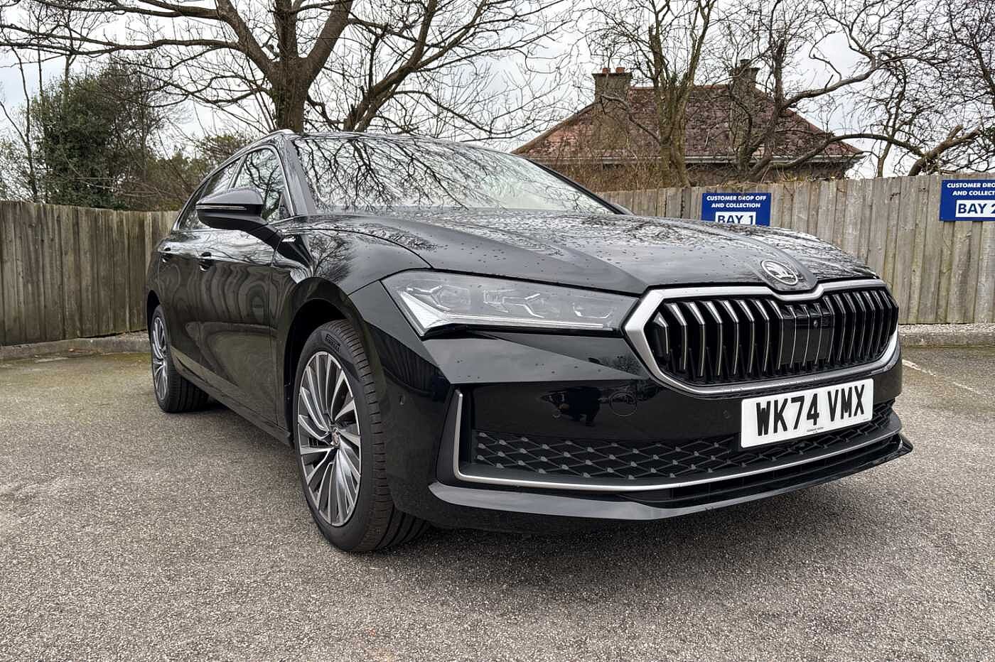 Main listing image - Skoda Superb Estate