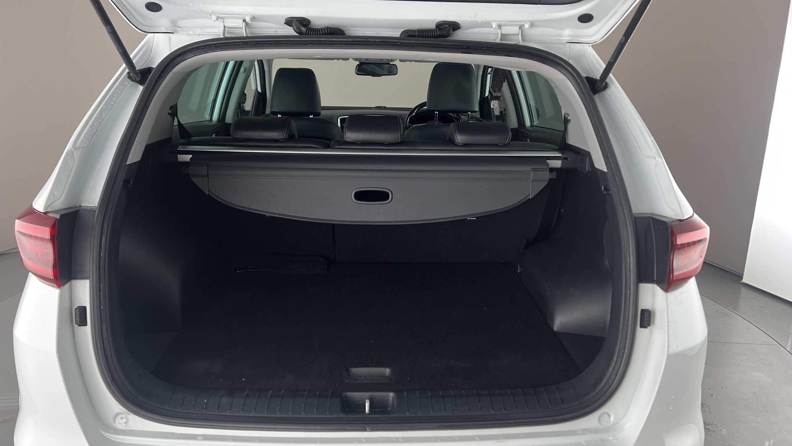 Main listing image - Kia Sportage