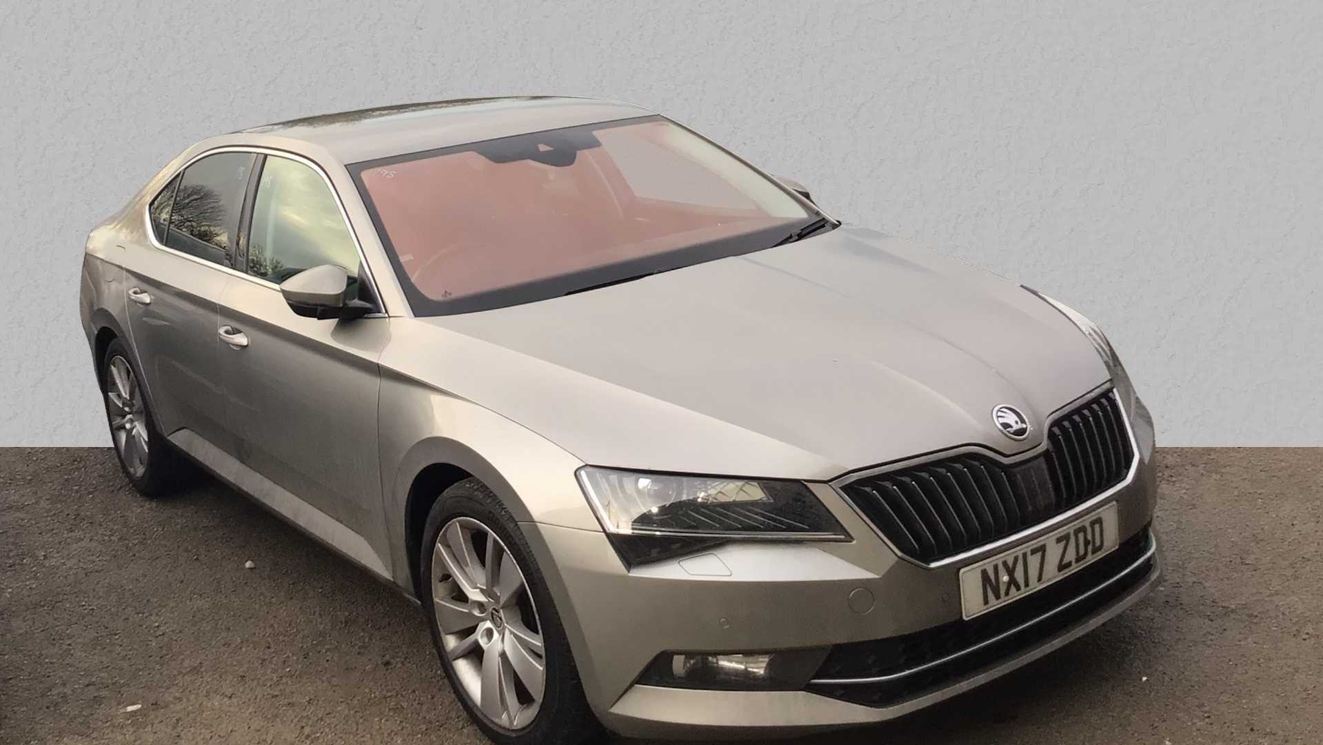 Main listing image - Skoda Superb