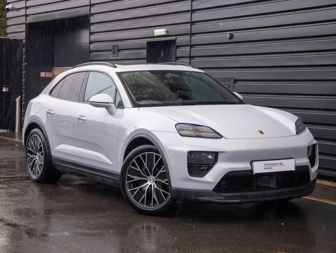 Main listing image - Porsche Macan