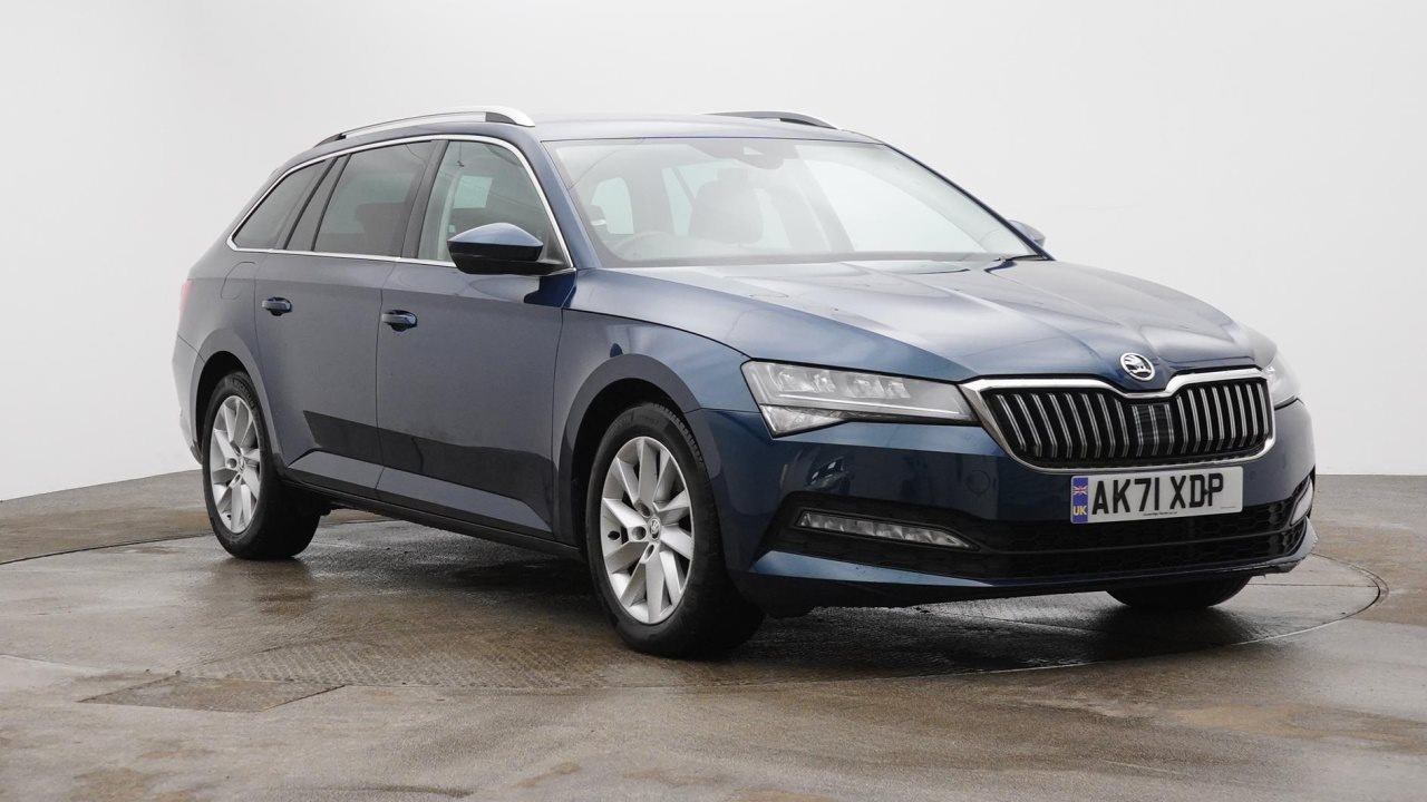 Main listing image - Skoda Superb Estate