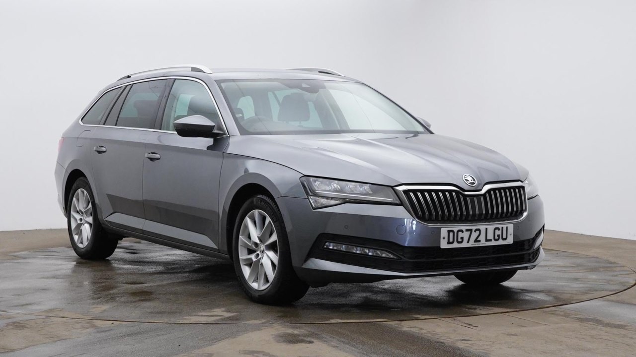 Main listing image - Skoda Superb Estate