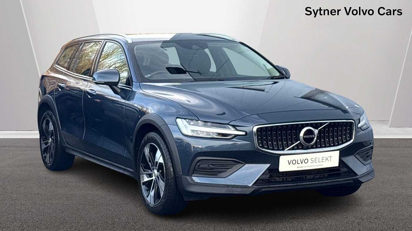 Main listing image - Volvo V60 Cross Country