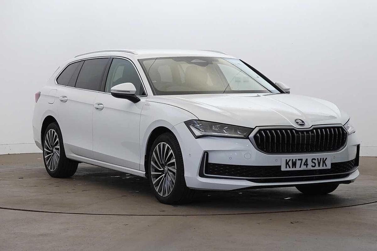 Main listing image - Skoda Superb Estate