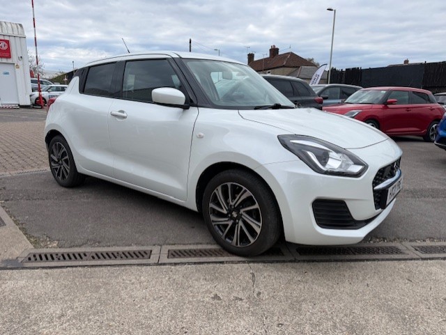 Main listing image - Suzuki Swift