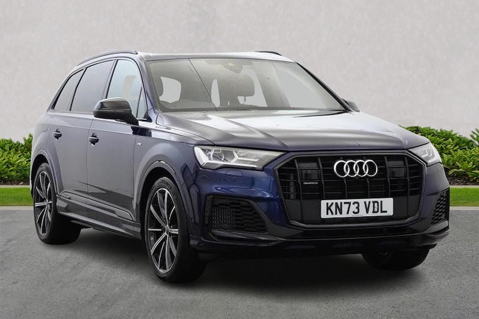 Main listing image - Audi Q7