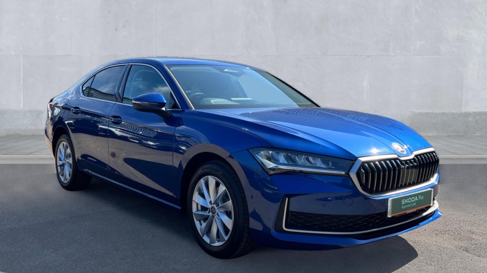 Main listing image - Skoda Superb
