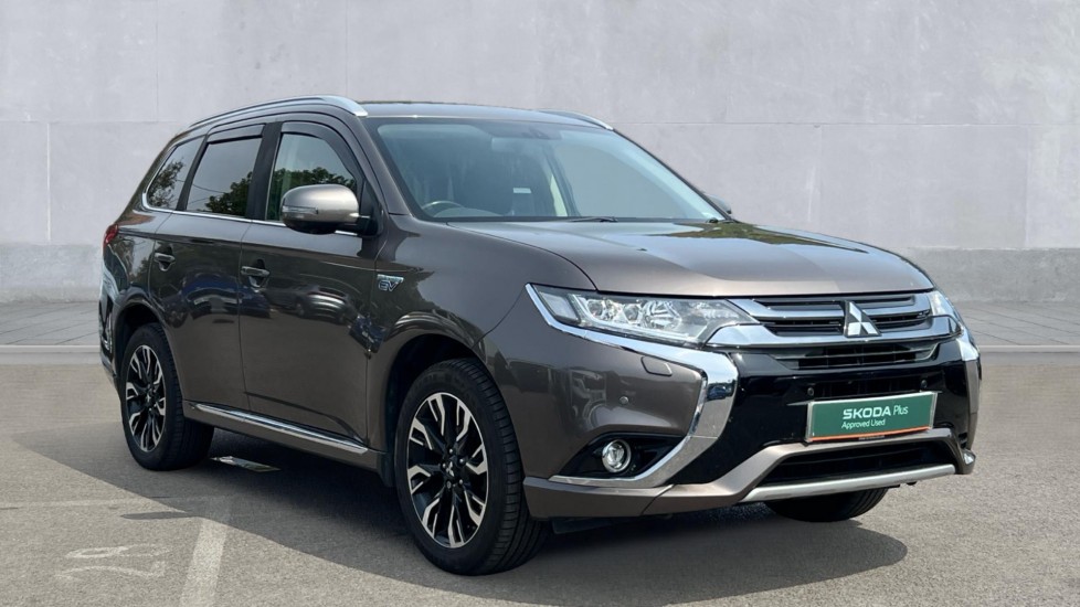 Main listing image - Mitsubishi Outlander