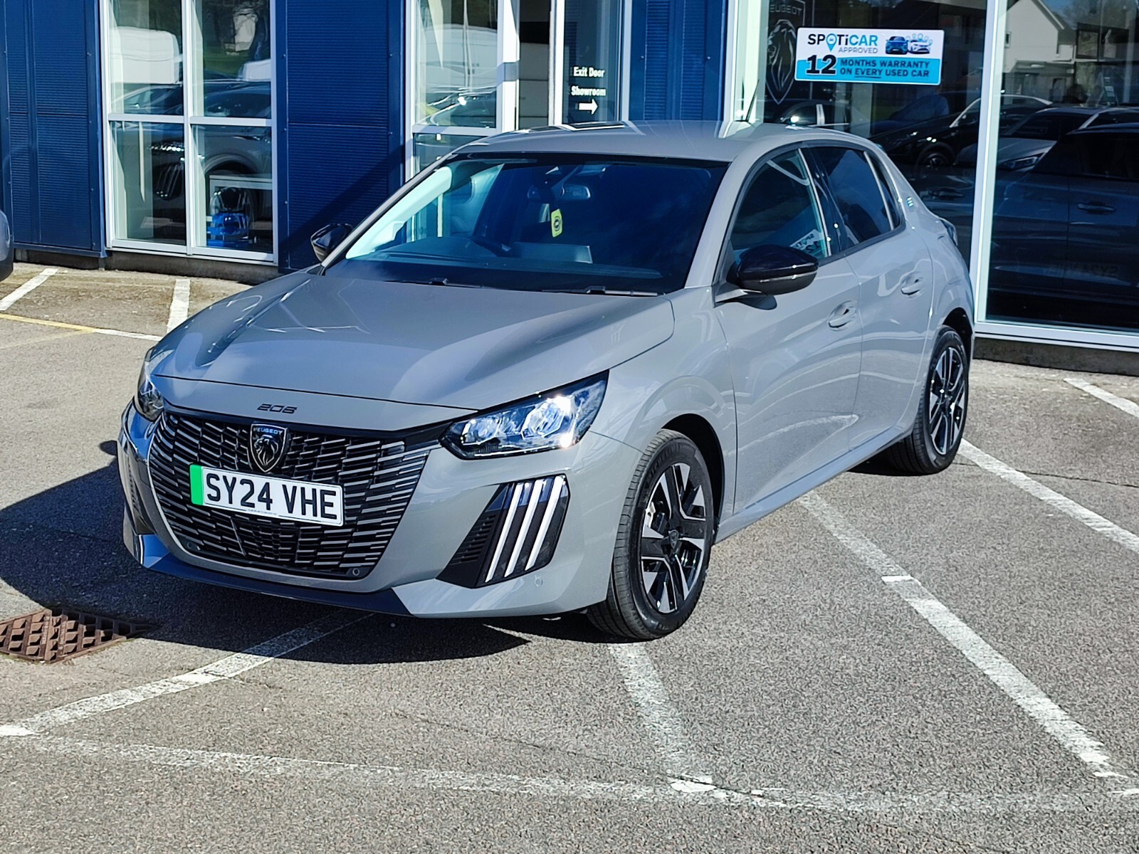 Main listing image - Peugeot e-208